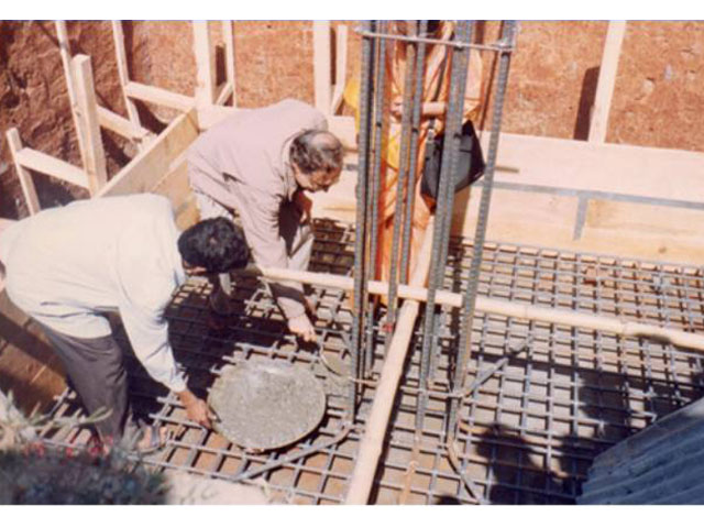 <h3 style='color:#FFF'>Hon'ble Chairman Md. Asaduzzaman Choudhury Laying Foundation of Hospital Building - 2002</h3>
				Hon'ble Chairman Md. Asaduzzaman Choudhury Laying Foundation of Hospital Building - 2002